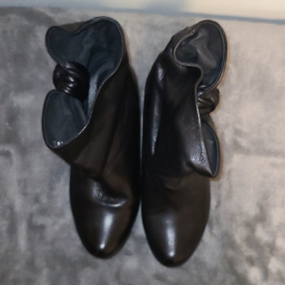 Steve Madden Leather Ankle Booties - Picture 2 of 5